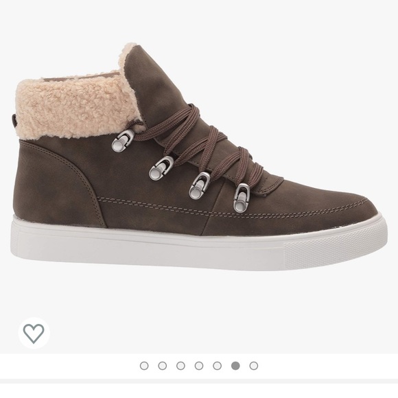 BNWT and in box faux fur sneaker - Picture 8 of 8